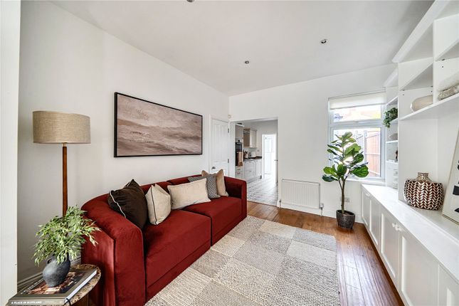 54, Highworth Road, London photo 4