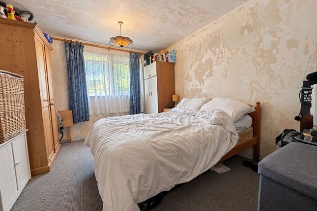 20, Davison Close, Leicester photo 4