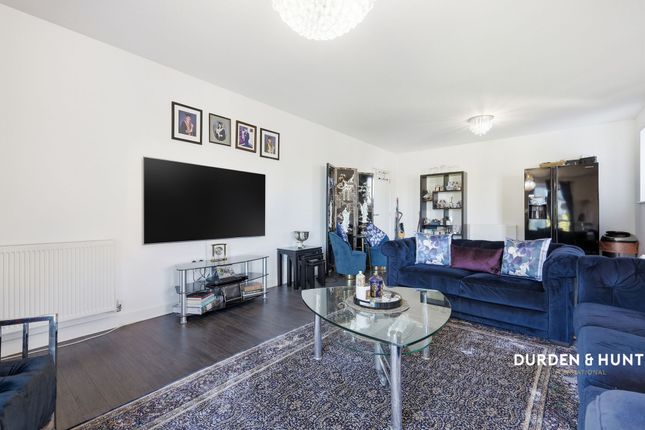 Flat 21, Freesia Lodge 1a St. Clements Avenue, Romford photo 3