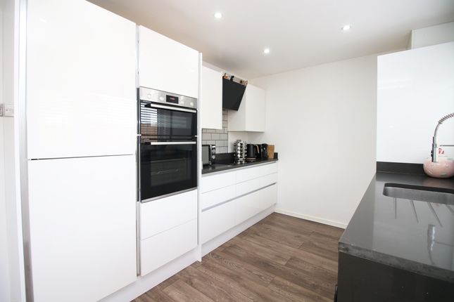 17, Martindale Avenue, Fleetwood photo 3