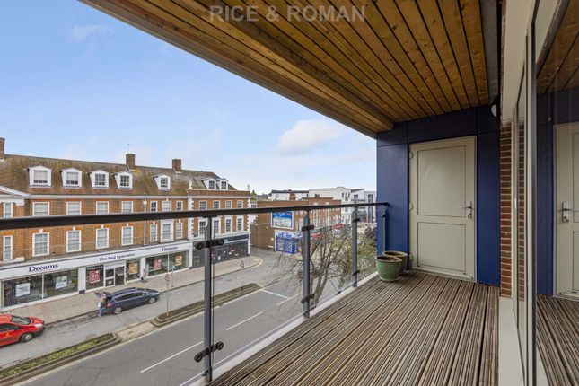 Thumbnail Flat for sale in Meadows House, Walton On Thames