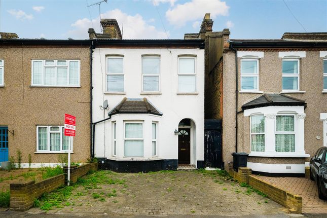 48 Stanley Road E18-1.Jpg