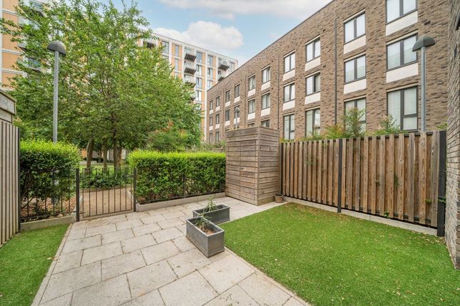 2, Nautical Drive, London photo 4