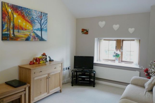Flat for sale in Canal Road, Riddlesden, Keighley