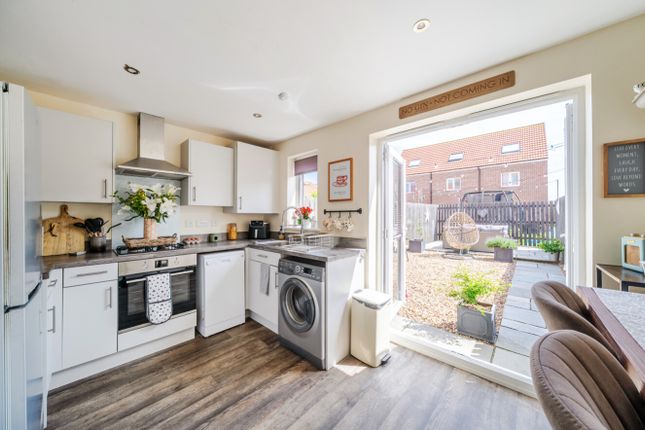 7, Heathland Way, Grimsby photo 3