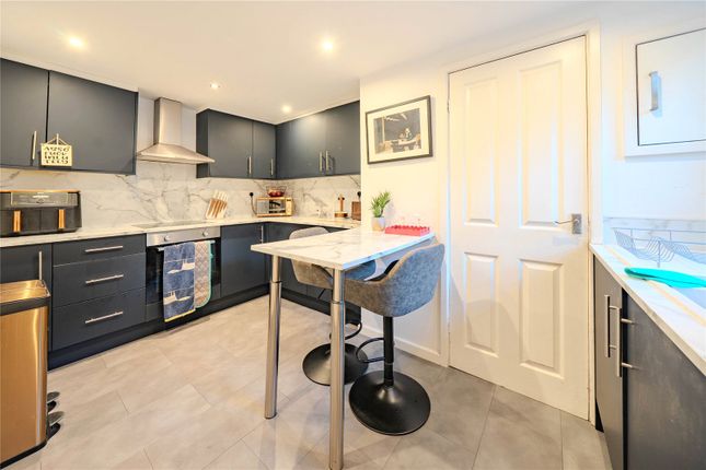 3, Arthur Terrace, Pudsey photo 4