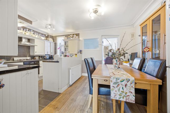 42, Goulds Green, Hillingdon photo 4