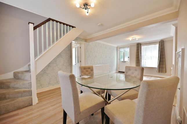 12, Mossford Green, Barkingside photo 4
