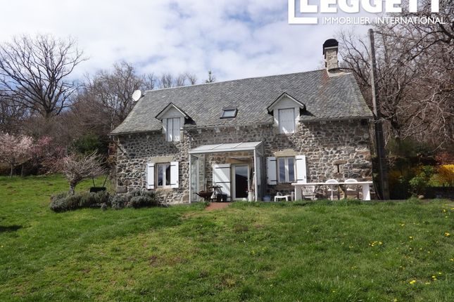 Thumbnail Villa for sale in Bort-Les-Orgues, Corrèze, Nouvelle-Aquitaine