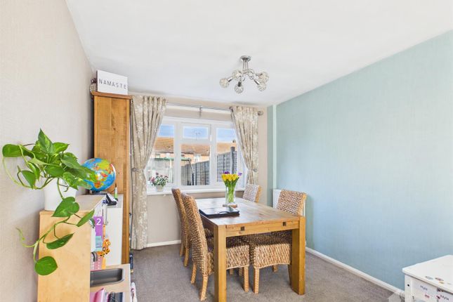 221, Potters Field, Harlow photo 4