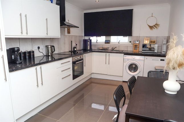 Flat for sale in Fiddoch Court, Newmains, Wishaw