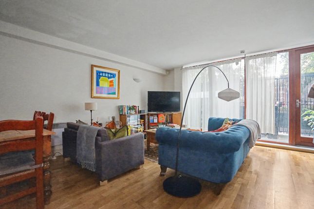 Flat 7, London photo 4