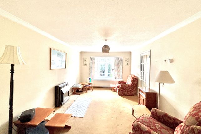 5, Vicarage Court, Egham photo 2
