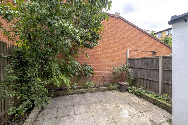 8, Alexander Road, London photo 4