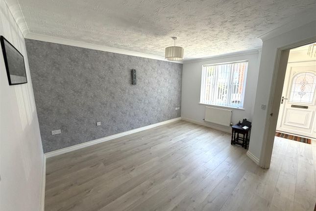 18, Johnson Way, Lowestoft photo 3