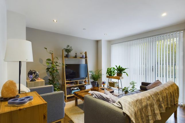 102 Rivergate House (Block A), Wilburn Basin, Ordsall Lane, Salford photo 4