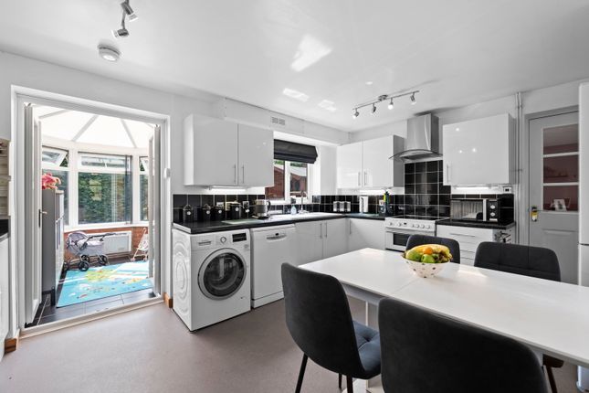 3, Fairlight Grove, Stoke-on-Trent photo 4