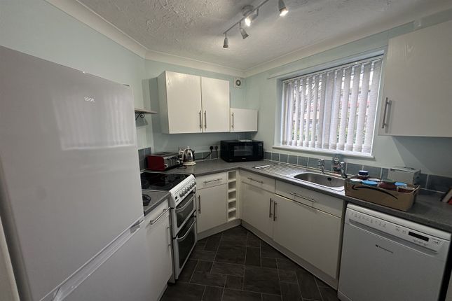 Flat 7, Dellers Court, Dellers Wharf, Taunton photo 3