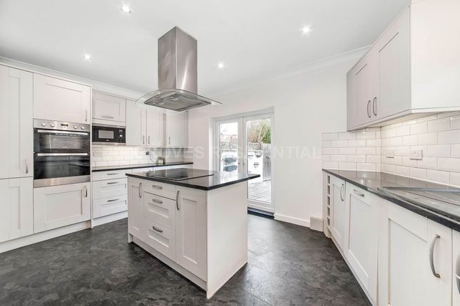 6, Myrtle Grove, New Malden photo 2