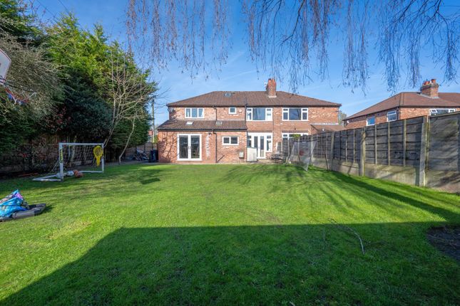 31 Woodbourne Road, Sale photo 2