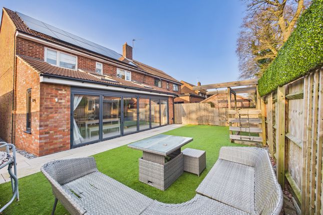 57 Woodcock Avenue, High Wycombe photo 3