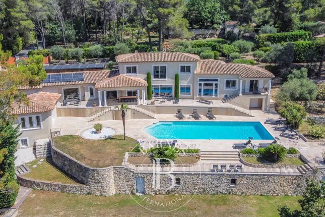 Villa for sale in Châteauneuf-Grasse, 06740, France