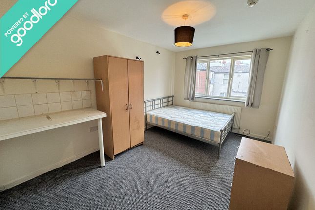 Room to rent in Holme Street, Hyde