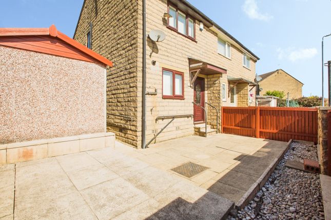 16, Natty Fields Close, West Yorkshire photo 4