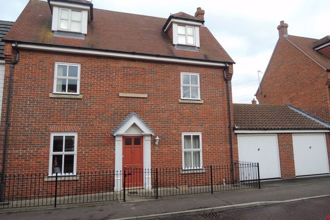 5 bed semi-detached house to rent in Mascot Square, Colchester, Essex
