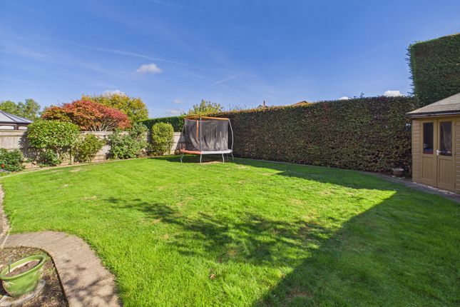 12 Mead Park, High Wycombe photo 3