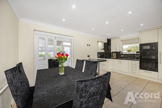 33 Arlington Gardens, Romford photo 4