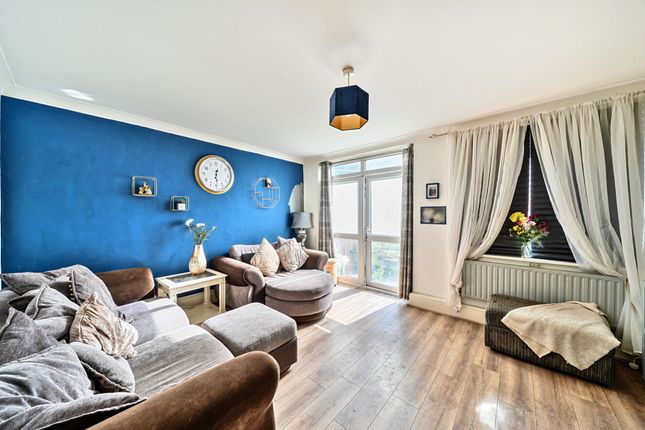 4 Trowbridge Road, Romford photo 3