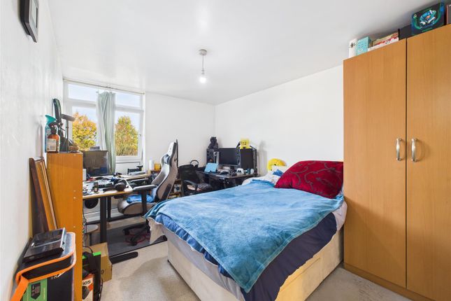 23, Aits View, Victoria Avenue, West Molesey photo 4