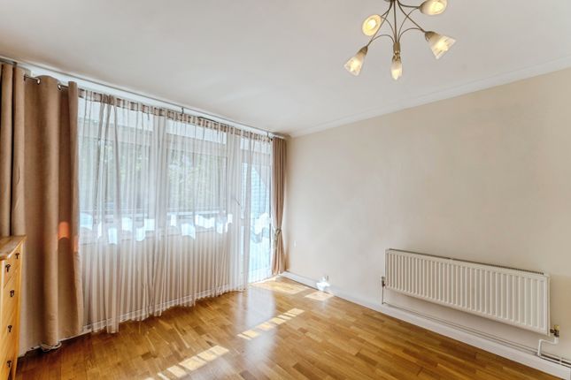 13, Watford Close, London photo 4