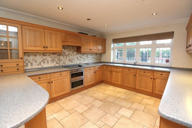 24, Burntwood Avenue, Hornchurch photo 4