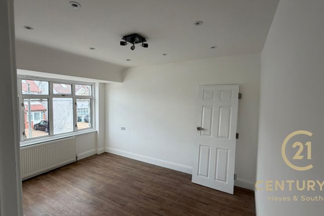 54, Sandringham Road, NORTHOLT photo 5