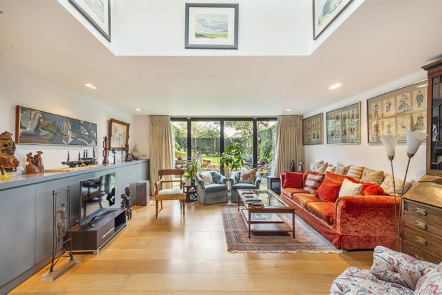 Thumbnail Flat for sale in Lyndhurst Road, Hampstead