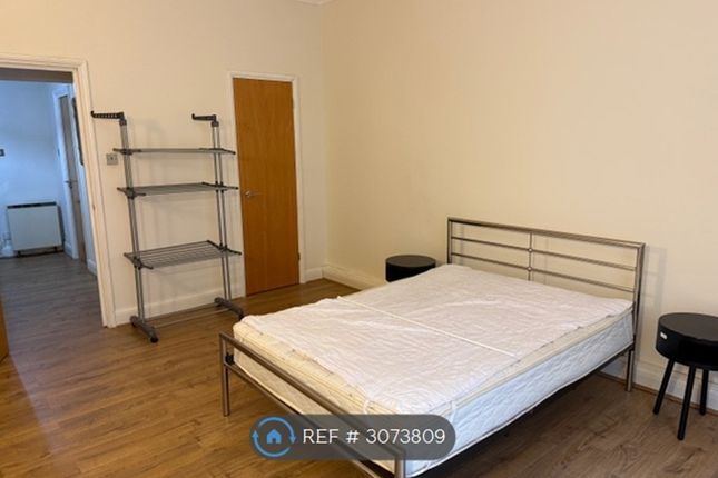 Flat, B Belvedere Road Waterloo, London photo 3