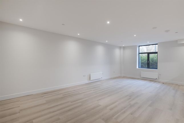 Flat 18, Waterwood House, 4 Frayswater Place, Uxbridge photo 5