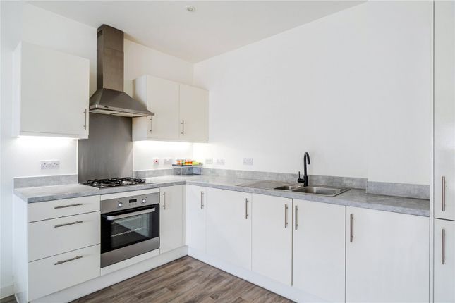 Flat 7, 54, Bell Farm Way, Hersham photo 2