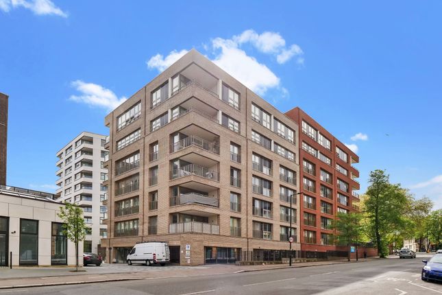 Thumbnail Flat for sale in Market Road, London