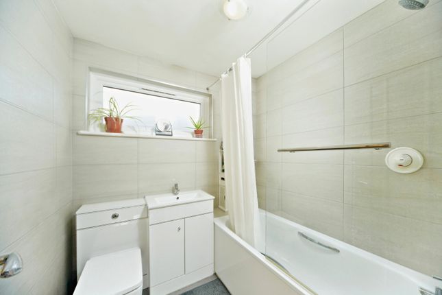 20, Willoughby Avenue, Croydon photo 4