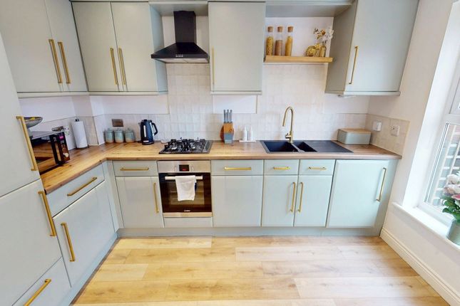 15 Greystone Close, Bolton photo 3