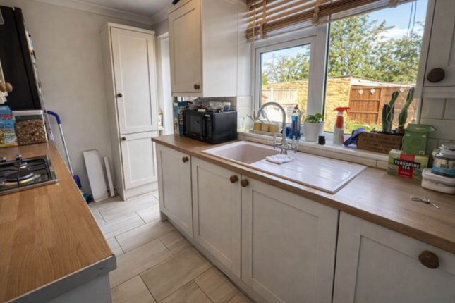 100, Doddinghurst Road, Brentwood photo 3