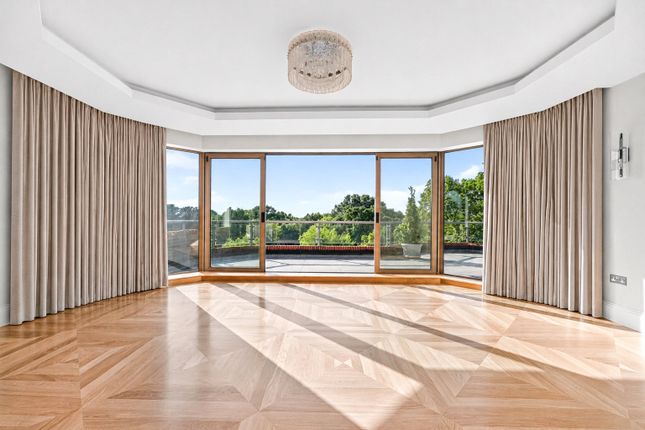 Penthouse, Flat N, Heath Park Garde,, Templewood Avenue, London photo 4