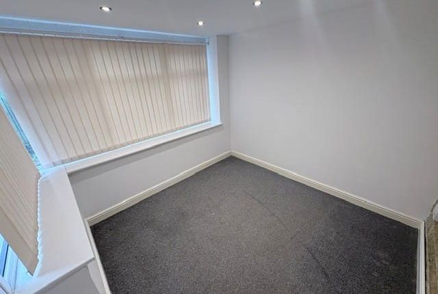 4, Cross Street, Blackburn photo 4