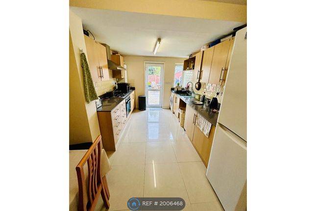 4-bed house on Bell Avenue, West Drayton, £700/mo