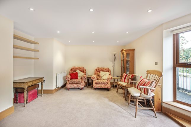 Flat 5/Chestnut Court, Hoskins Road, Oxted photo 4