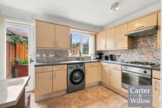 5, Diamond Close, Dagenham photo 4