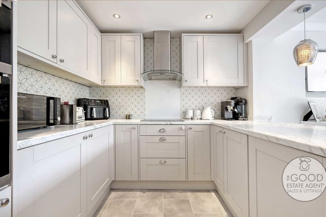 98, Colebrook Lane, Loughton photo 2